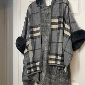 Elegant northern angel plaid Cape with Faux Fur Trim large/xlarge